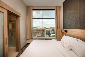 Hypo-allergenic bedding, pillow-top beds, desk, iron/ironing board - SpringHill Suites by Marriott Athens Downtown/University Area (Athens)