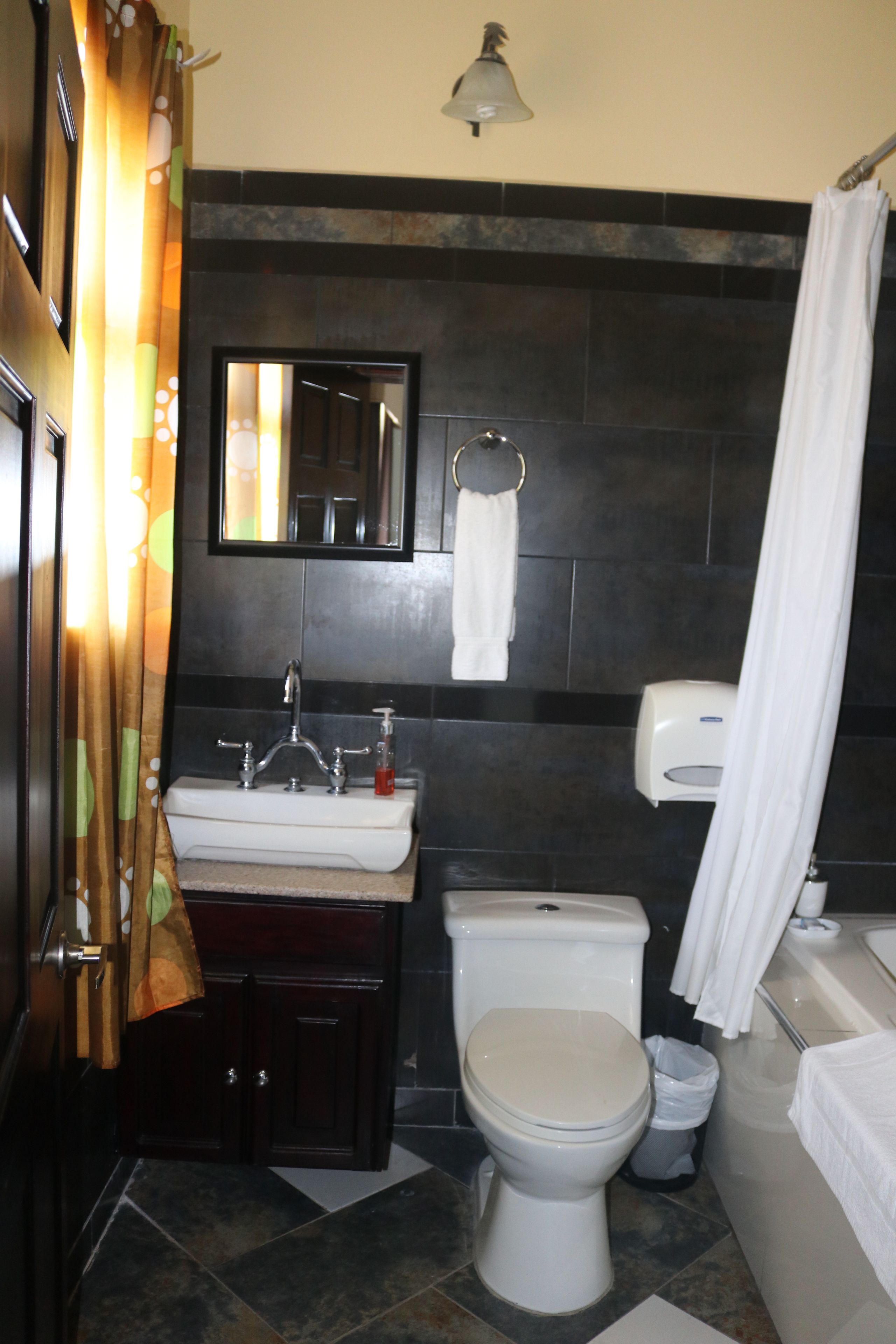 Family Suite, Multiple Beds, Non Smoking | Bathroom | Free toiletries, hair dryer, towels