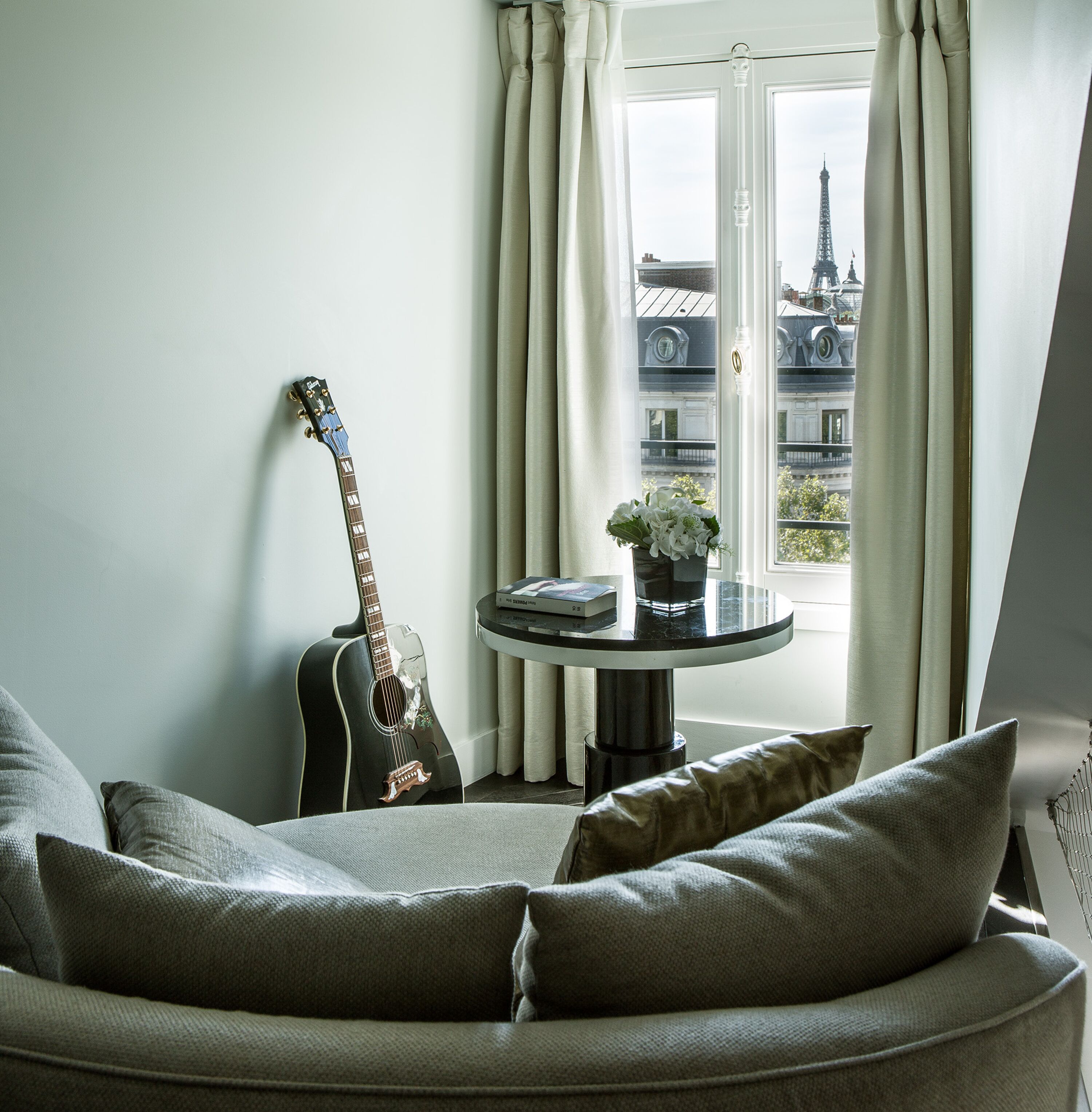 全景复式 (Suite) | 起居区 | 平板电视、平板电脑、Netflix