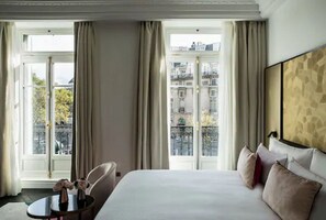 Hochwertige Bettwaren, Minibar, Zimmersafe, Schreibtisch