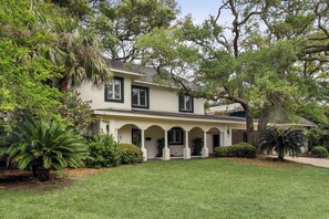 Exterior - Woodlawn Cottage - Beachfront (Jekyll Island)