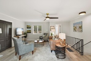Smart TV, fireplace - Woodlawn Cottage - Beachfront (Jekyll Island)