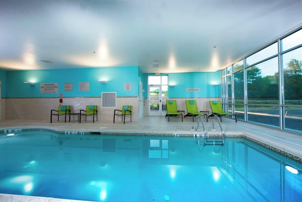 Indoor pool - SpringHill Suites by Marriott Newark Downtown (Newark)