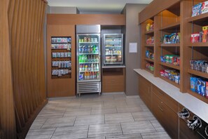 Gift shop - SpringHill Suites by Marriott Newark Downtown (Newark)