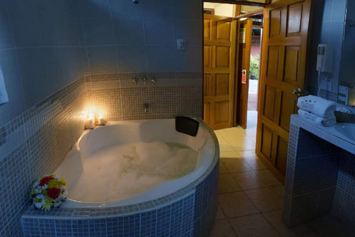 suite | minibar, in-room safe, desk, free wifi