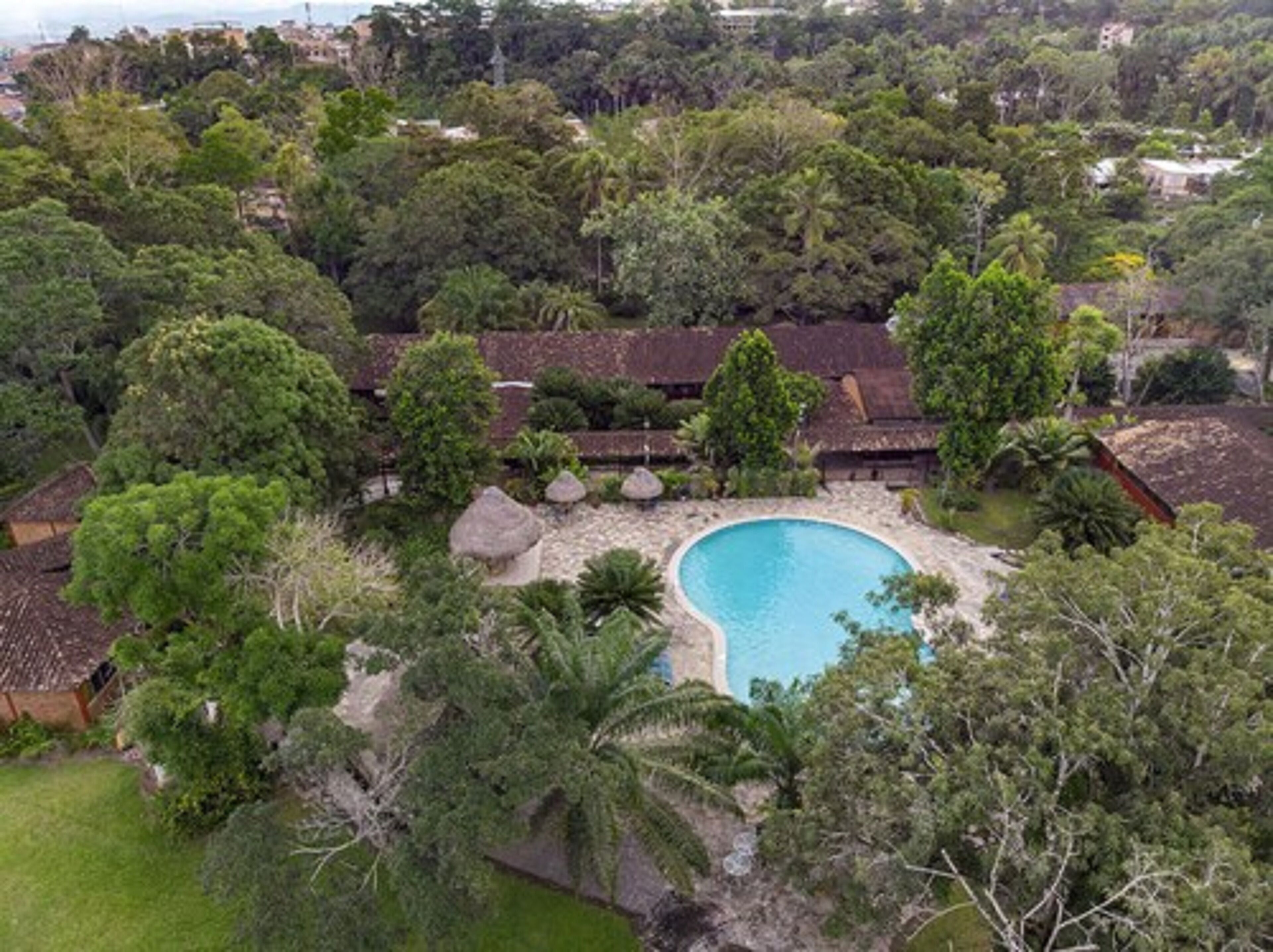 outdoor pool, open 10 am to 8 pm, pool loungers