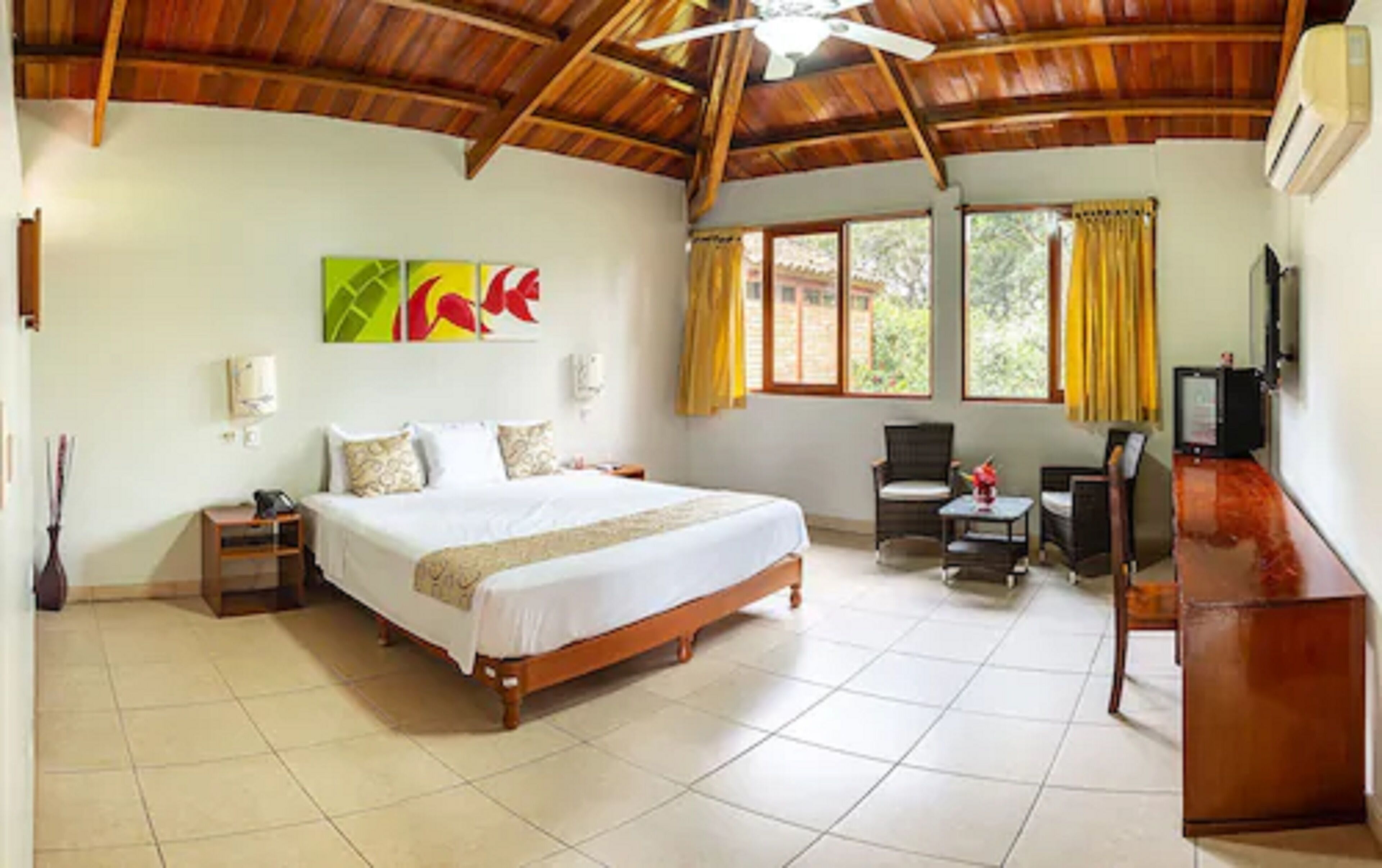 suite | minibar, in-room safe, desk, free wifi