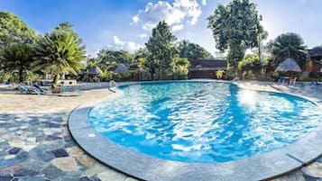 Outdoor pool, pool loungers