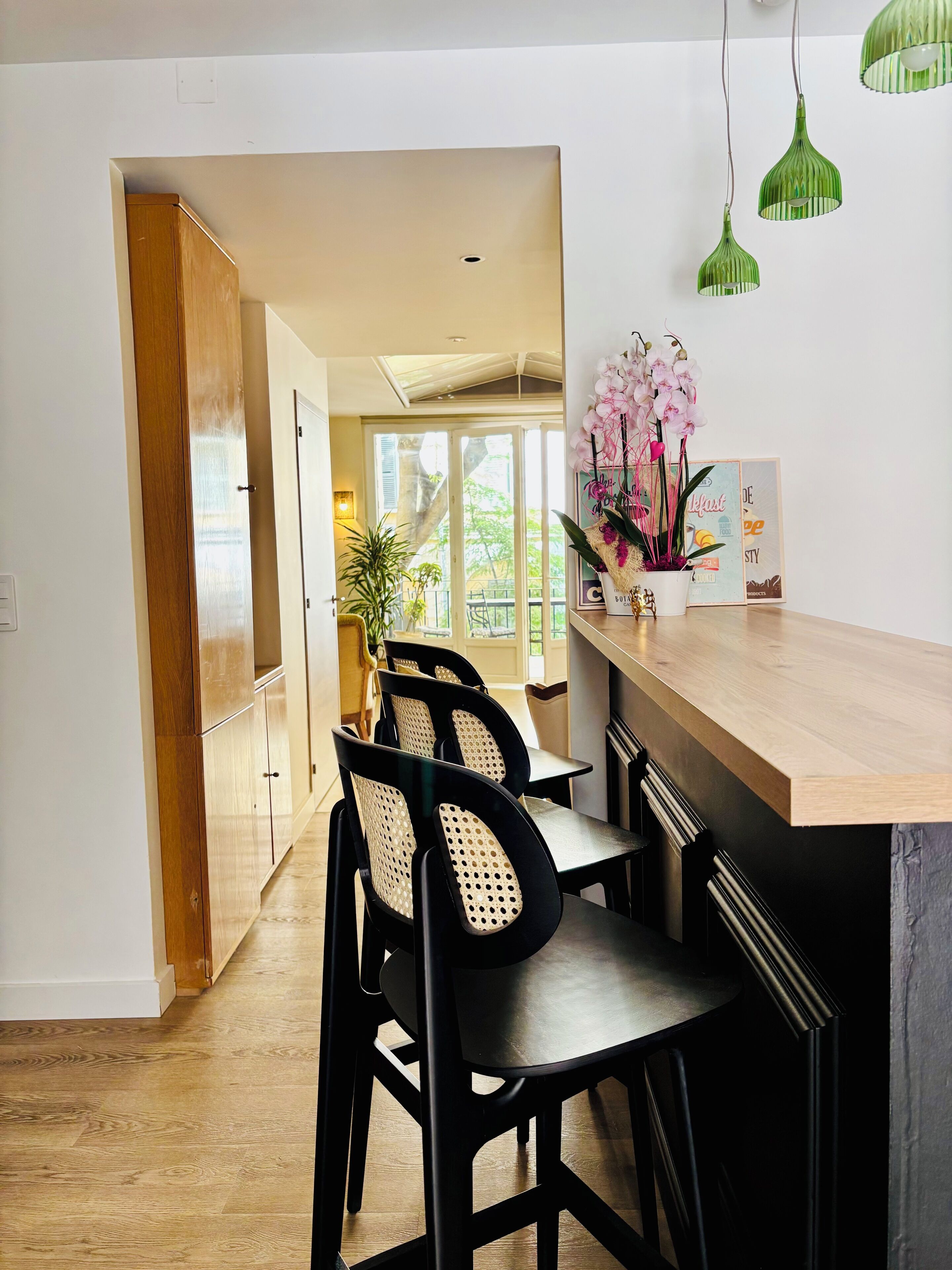 Daily continental breakfast (EUR 13 per person)