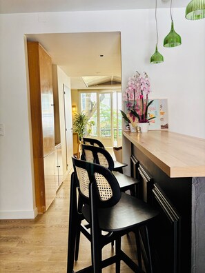 Daily continental breakfast (EUR 13 per person)