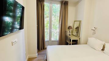 Chambre Standard | 1 chambre, literie de qualité supérieure, bureau, rideaux occultants