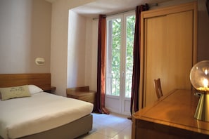 1 bedroom, premium bedding, desk, blackout drapes