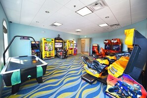 A room with a pool table, arcade games, and a racing simulator. - EV_1581 - 4 Bed 3 Bath Townhome with Private Splash Pool (Davenport)