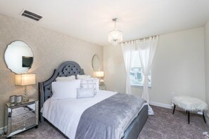 4 bedrooms, iron/ironing board, WiFi, bed sheets