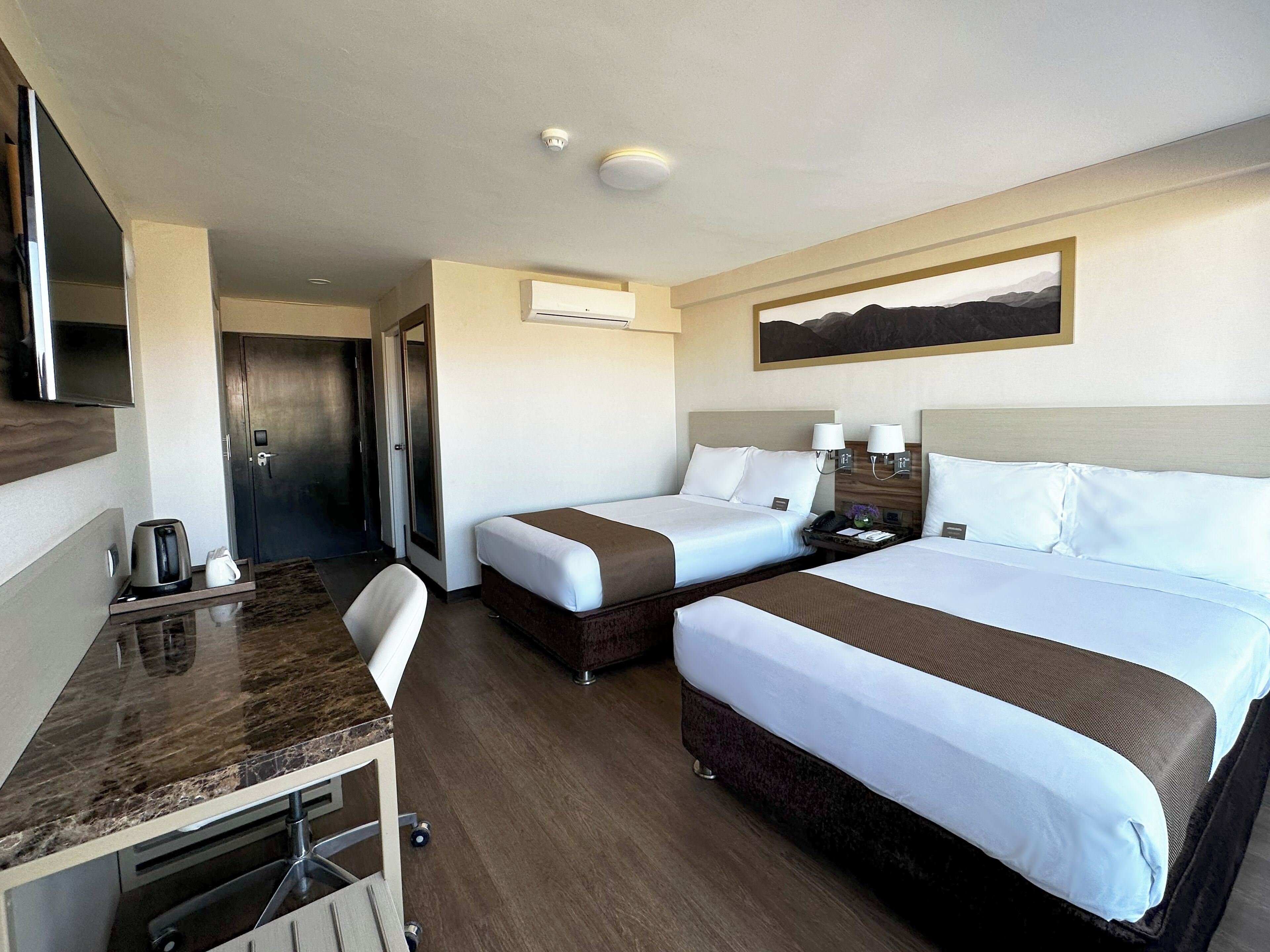 Kamar Twin, 2 Tempat Tidur Twin | Minibar, brankas, meja kerja, dan Wi-Fi gratis
