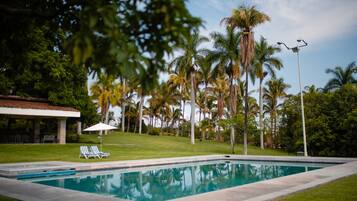 Alberca al aire libre
