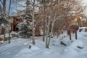 Exterior - RMR: La Choumine 2 Condo in Teton Village / Steps from the Mountain! (Teton Village)