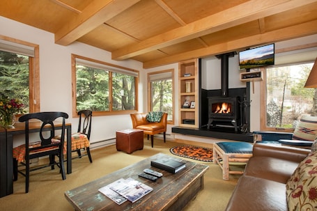 TV. RMR: La Choumine 2 Condo in Teton Village / Steps from the Mountain!