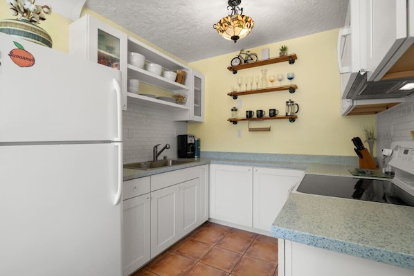 Fridge, microwave, stovetop, coffee/tea maker