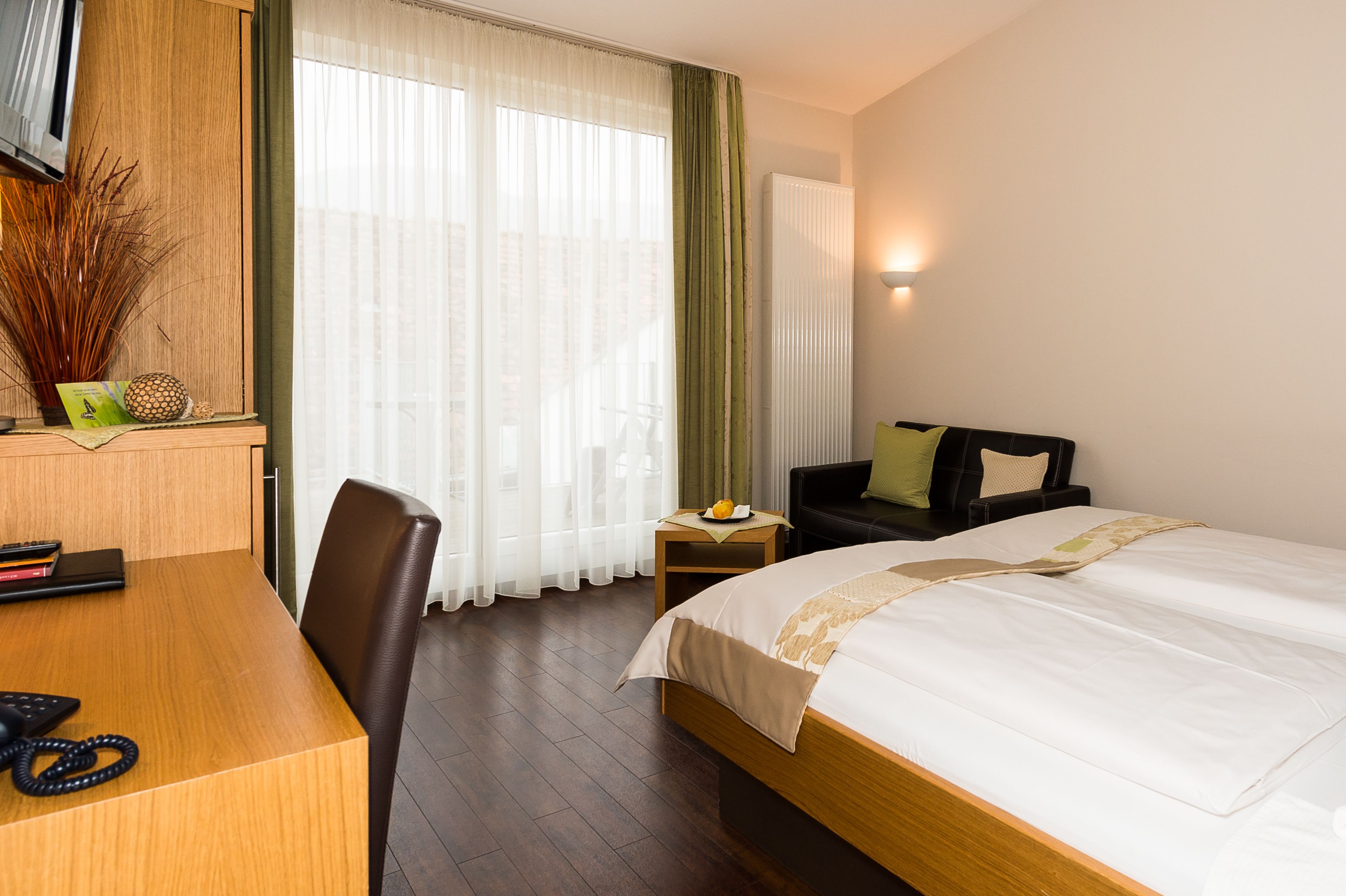 twin room, 1 double bed, non smoking, private bathroom | in-room safe, desk, soundproofing, free wifi