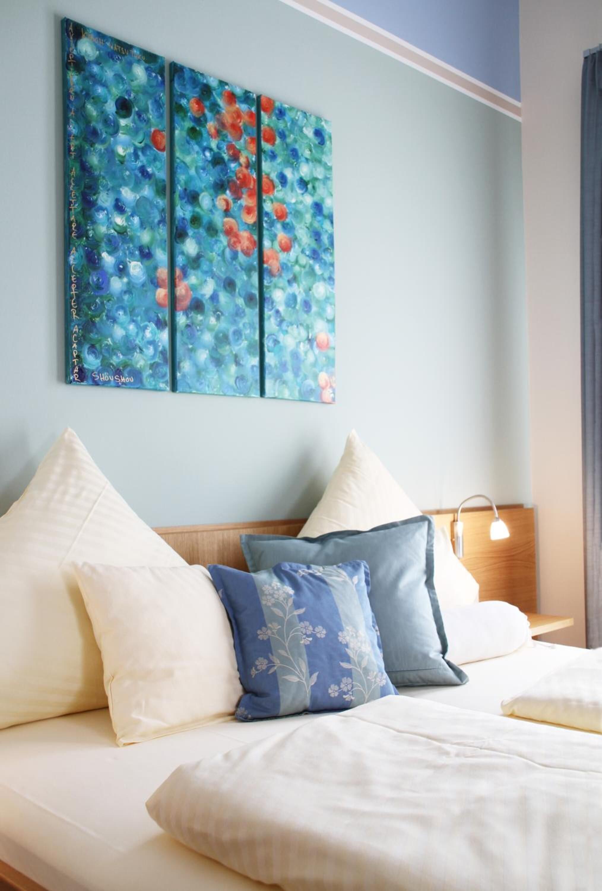 in-room safe, desk, soundproofing, free wifi