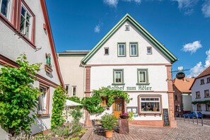 A traditional building with a sign reading 'Salthof zum Adler'. - Adler Landhotel (Buergstadt)