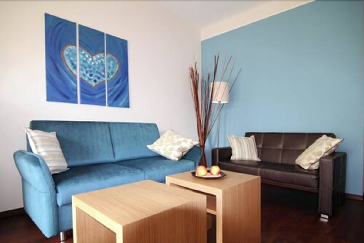 twin room, 1 double bed, non smoking, private bathroom | living area | flat-screen tv