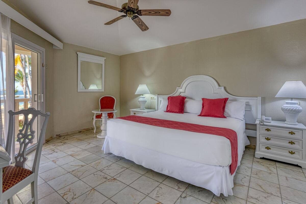 Suite, Sea View | Minibar, in-room safe, iron/ironing board (on request), bed sheets