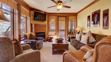 Condo, 3 Bedrooms | Living area