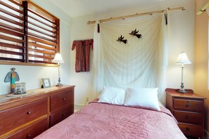 1 bedroom, iron/ironing board, Internet, bed sheets