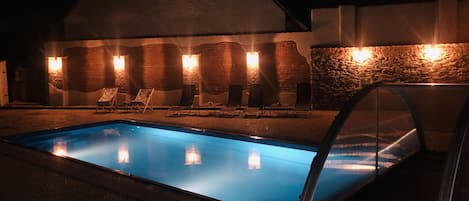 Indoor pool, seasonal outdoor pool, pool loungers