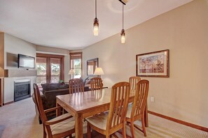 Condo, 2 Bedrooms | Dining