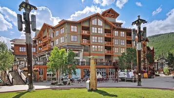Condo, 2 Bedrooms | Exterior