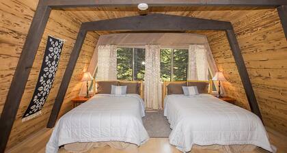 Woodland Retreat: 5 BR / 3. 5 BA-talo / mökki Tahoe Cityssä, vuodepaikkoja 10