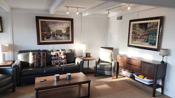 Smart-TV, DVD-Player, Bücher