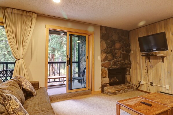 Living area - Cm116s Copper Mtn Inn Condo (Copper Mountain)