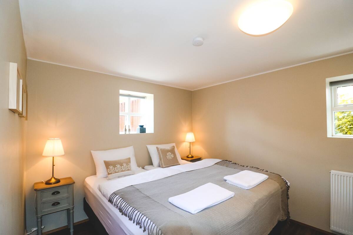 Basic Apartment, 1 Bedroom | 3 bedrooms, blackout drapes, WiFi (free), bed sheets
