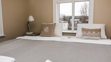 Căn hộ dành cho gia đình, 3 phòng ngủ | 3 phòng ngủ, màn/rèm cản sáng, truy cập Internet không dây miễn phí