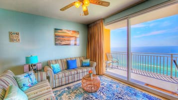 Smart TV, mesa de pingue-pongue, livros, videoteca