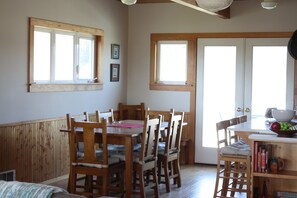 Dining - Elegant get-away with breathtaking views of the water, beach, and wetlands (Freeland)