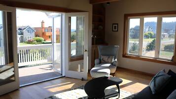 TV, fireplace, DVD player, table tennis