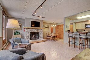 Condo, 1 Bedroom | Living area