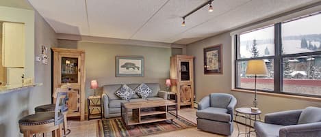 Condo, 1 Bedroom | Living area