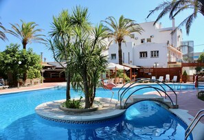 Seasonal outdoor pool, pool loungers - Hotel Ampuria Inn (Castello d'Empuries)