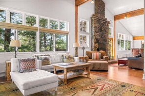 TV, fireplace, DVD player, stereo - RMR: The Village House in Teton Village (Teton Village)