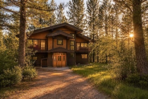 Exterior - RMR: The Village House in Teton Village (Teton Village)
