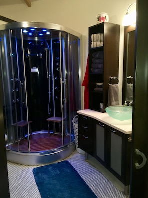 Shower, hair dryer, towels, toilet paper - Country get away in Waxahachie, TX on 10 acres Shared with The Yurt in the Woods (Waxahachie)