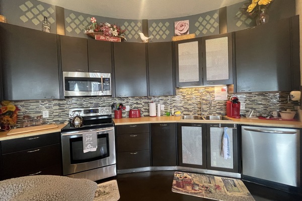 Frigorífic, microones, forn i placa de cuina