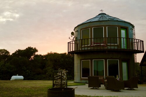 Country get away in small town Waxahachie, Texas on 10 acres