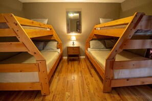 3 bedrooms, iron/ironing board, free WiFi, bed sheets - Majestic Mountain Chalet with Deck and  Hot Tub (Flagstaff)